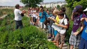 csm_Schuelergruppe_im_Garten_der_Vielfalt_5e195fd1f0